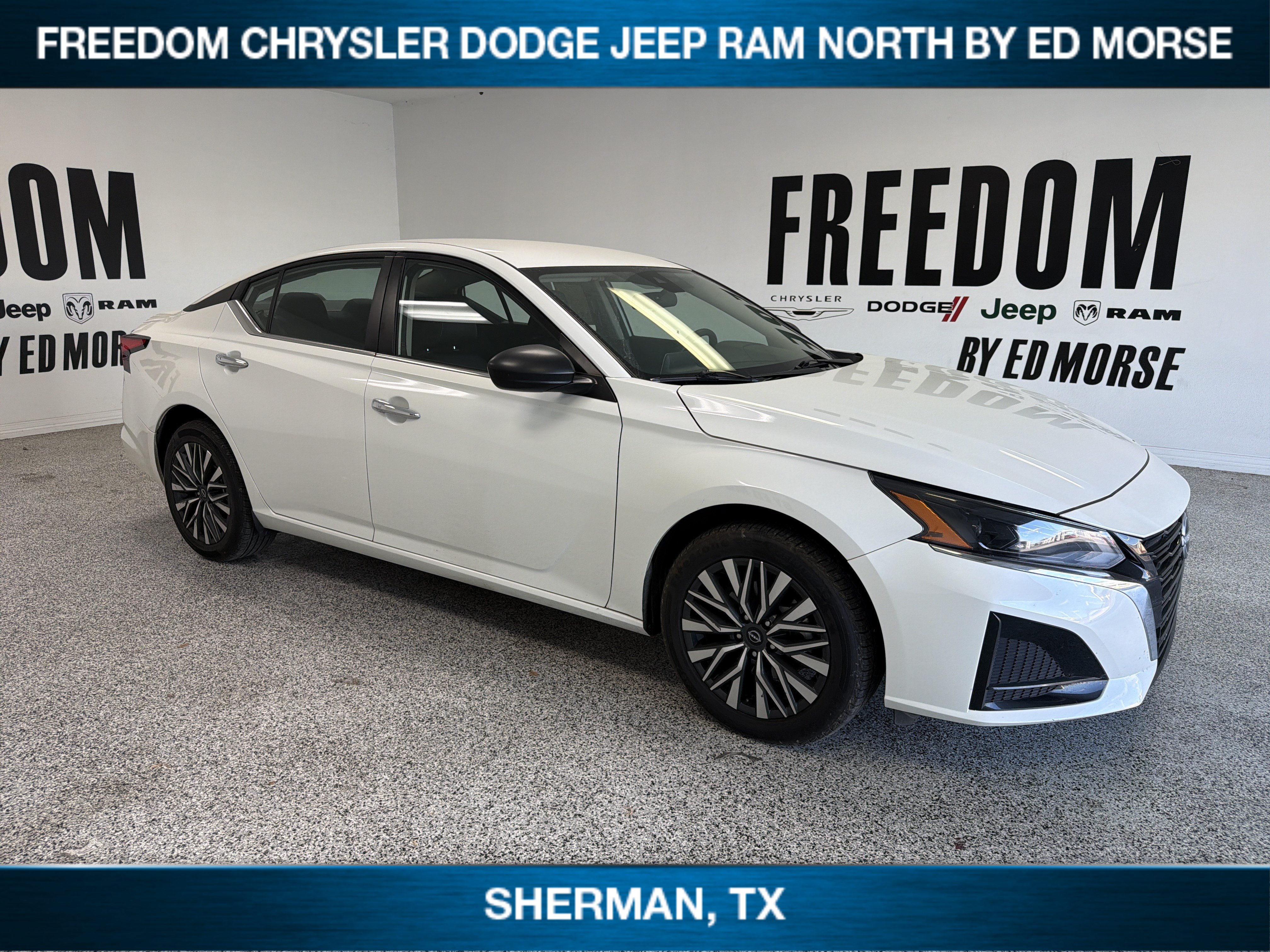 Used 2024 Nissan Altima 2.5 SV AWD/4WD image 3