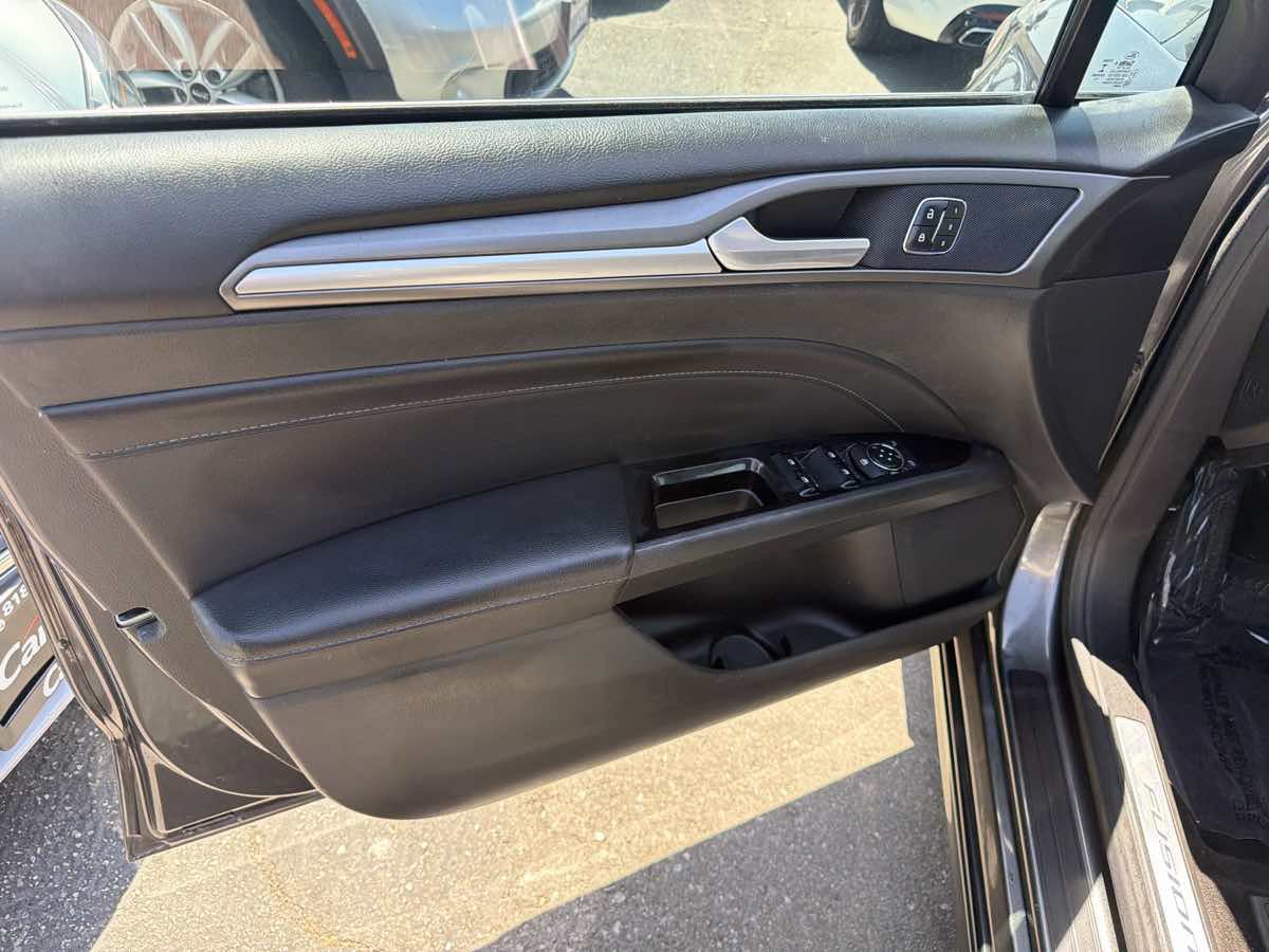 Used 2015 Ford Fusion Energi Titanium w/ Driver Assist Package FWD image 10