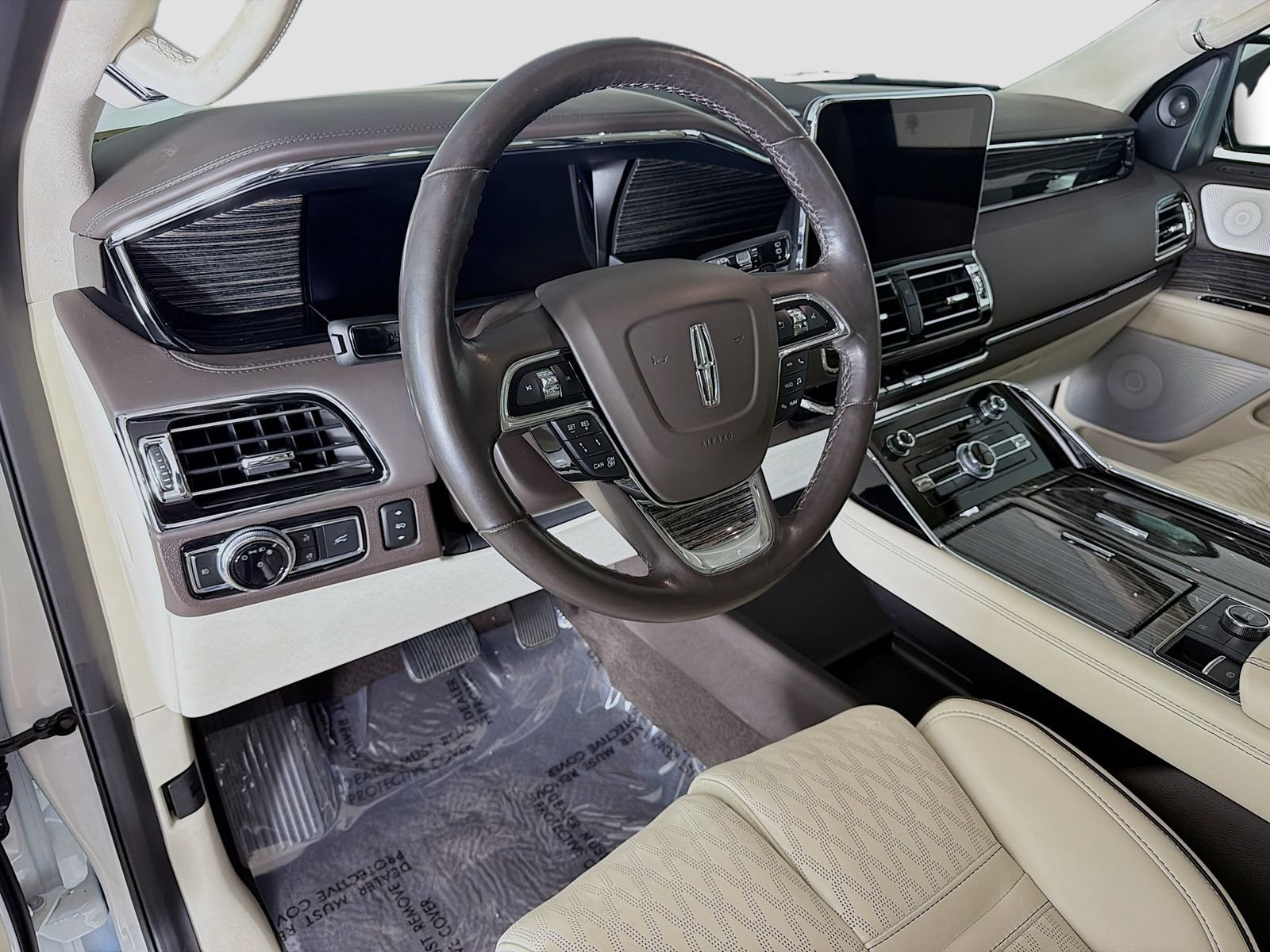 Used 2021 Lincoln Navigator Black Label w/ Cargo Convenience Package AWD/4WD image 9