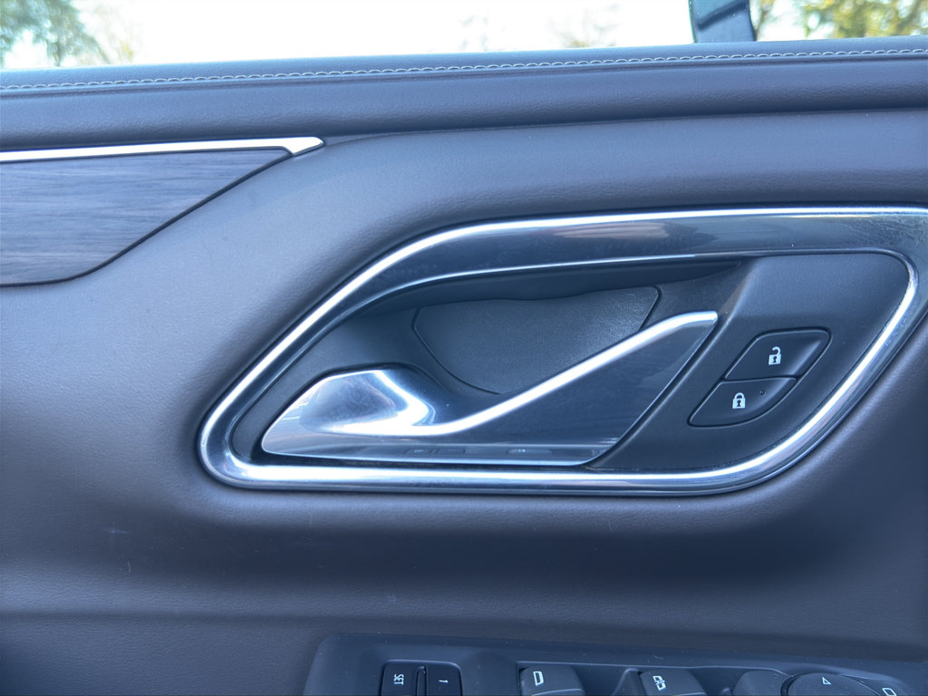 Used 2023 Chevrolet Suburban Z71 image 30