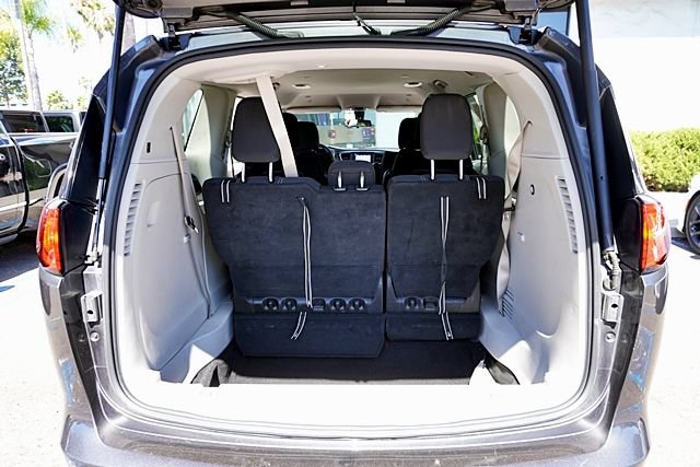 Used 2022 Chrysler Voyager LX FWD image 13