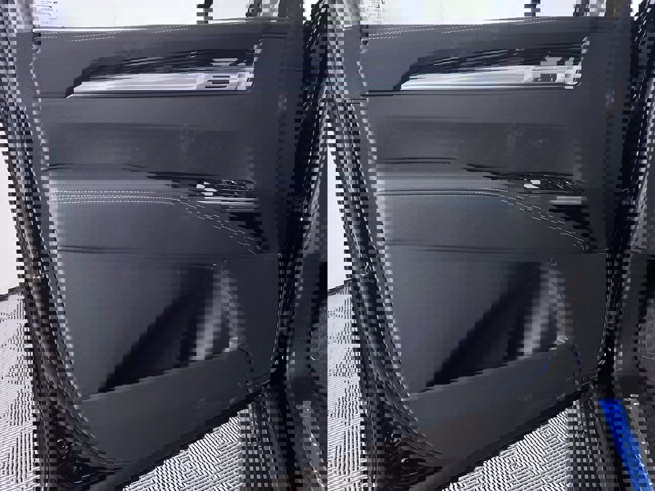 New 2026 Cadillac Escalade ESV Sport w/ Touring Package image 13