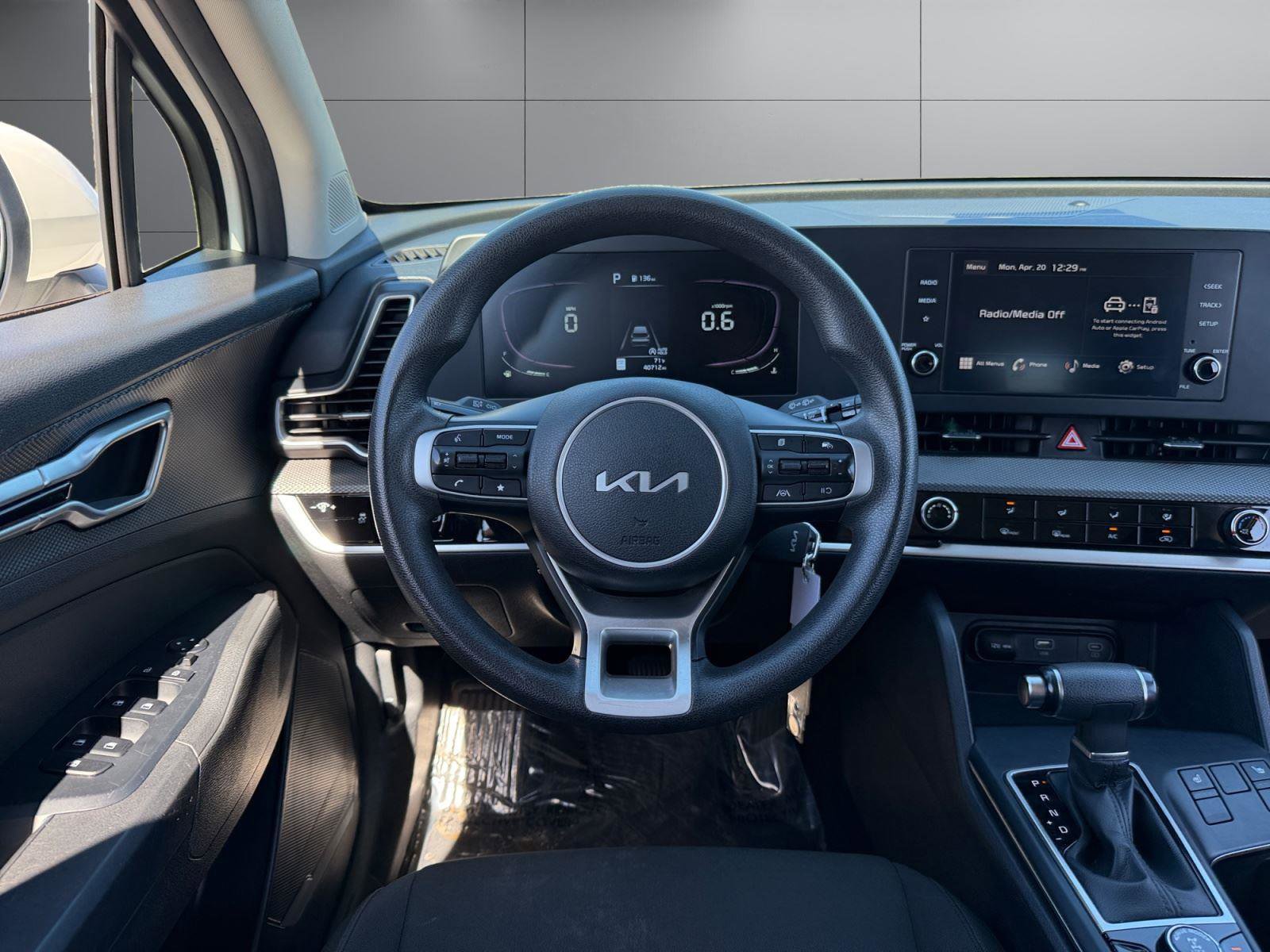 Used 2023 Kia Sportage LX image 5