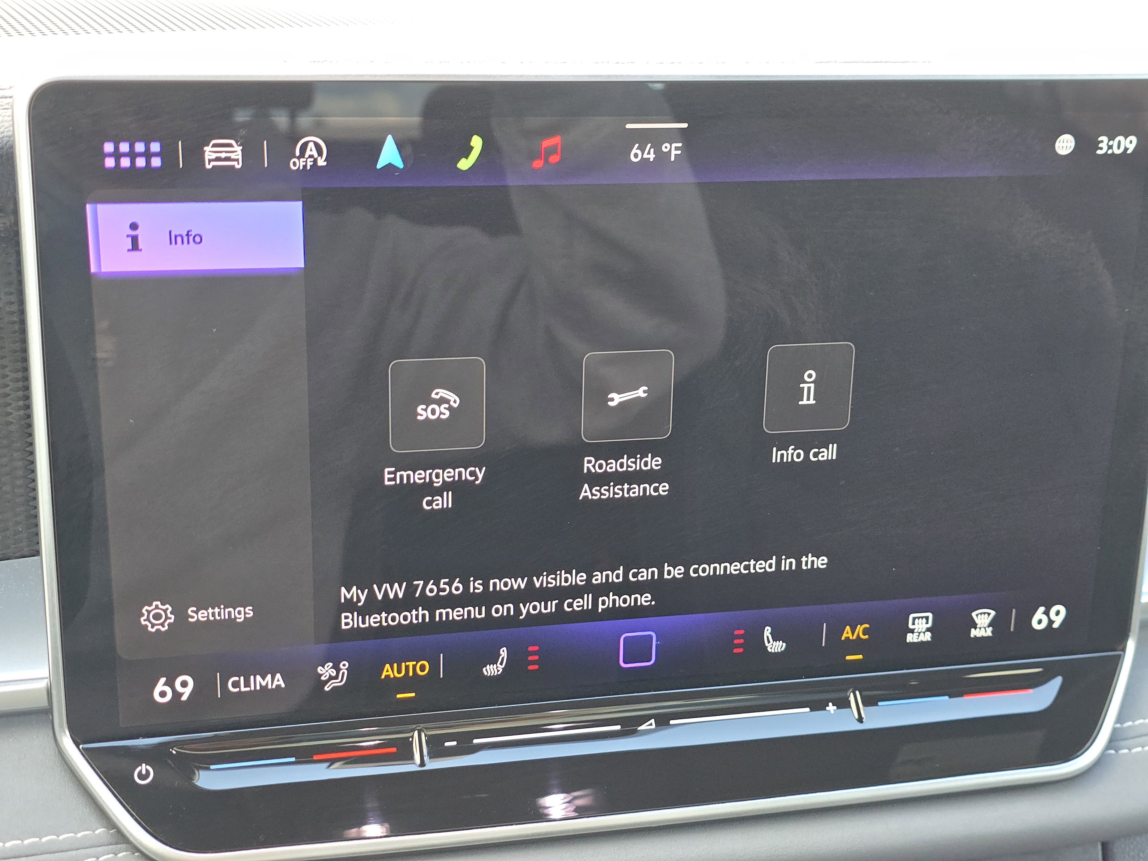 New 2025 Volkswagen Tiguan SE R-Line image 12