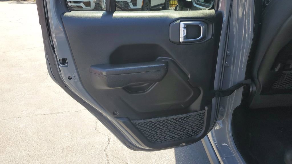 Used 2022 Jeep Wrangler Unlimited Rubicon 4xe w/ Steel Bumper Group AWD/4WD image 16