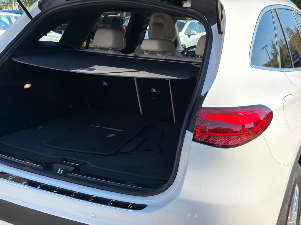 Used 2024 Mercedes-Benz GLC 300 4MATIC image 7