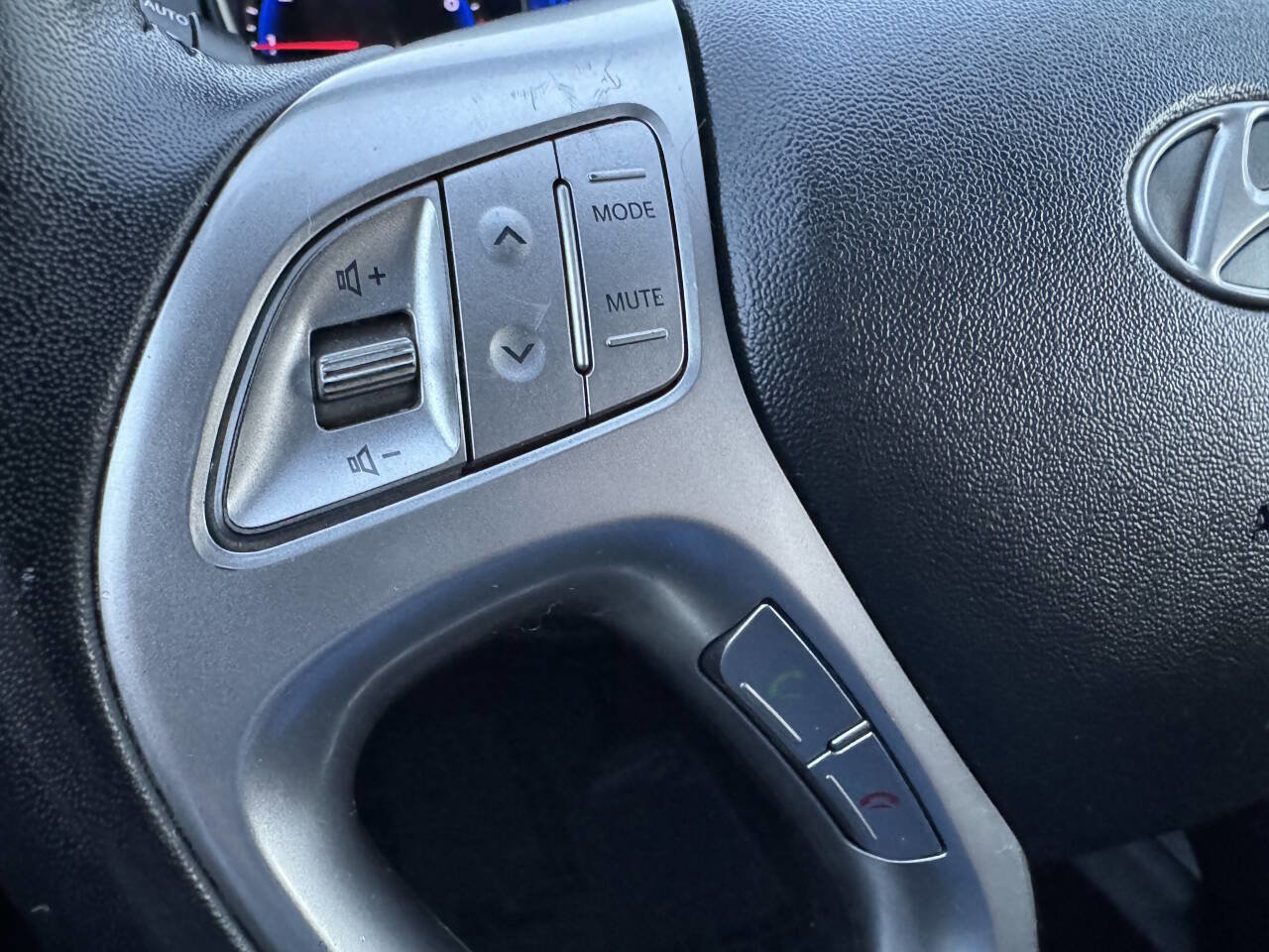 Used 2011 Hyundai Tucson Limited image 19