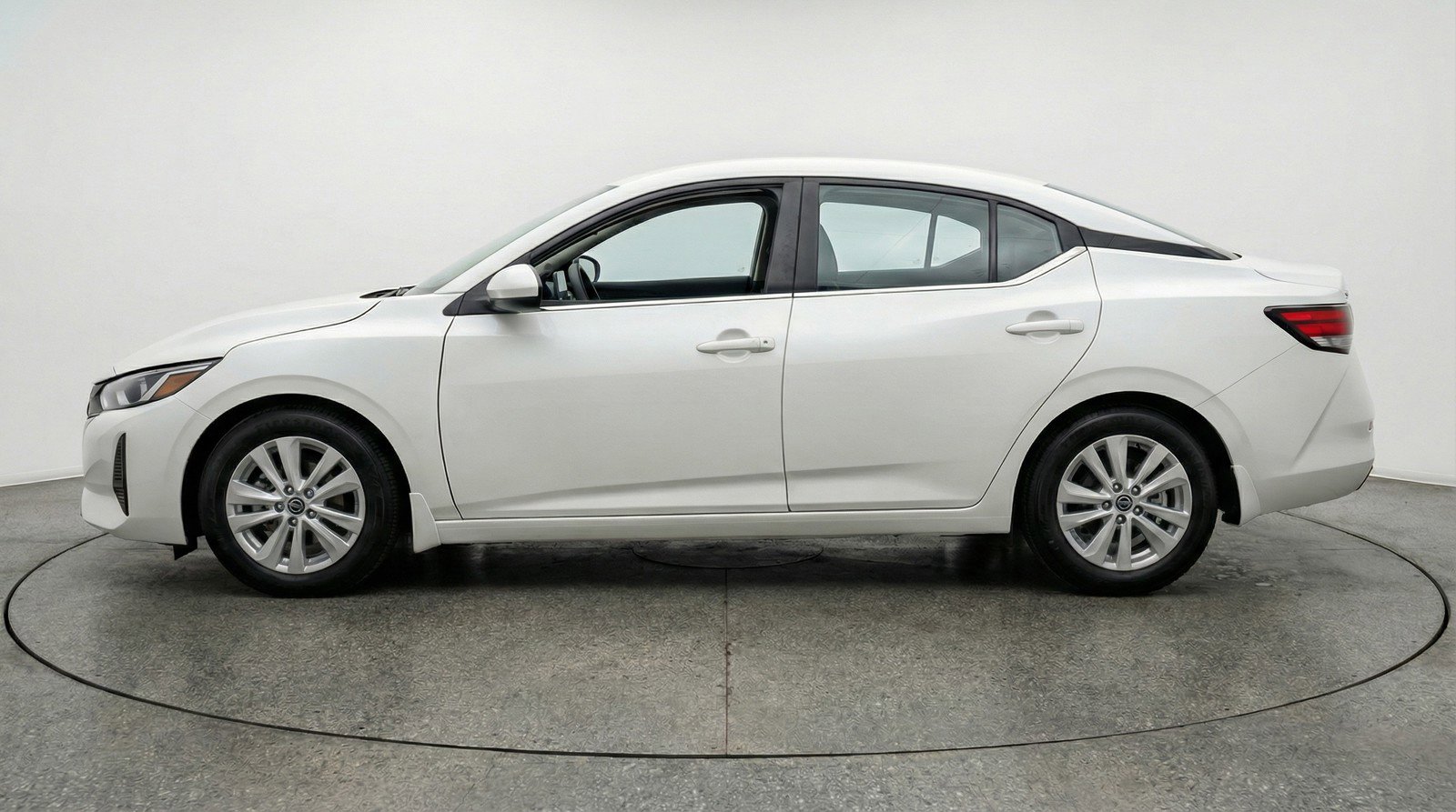 Used 2025 Nissan Sentra S image 5