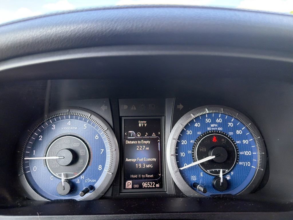 Used 2015 Toyota Sienna XLE Premium FWD image 21