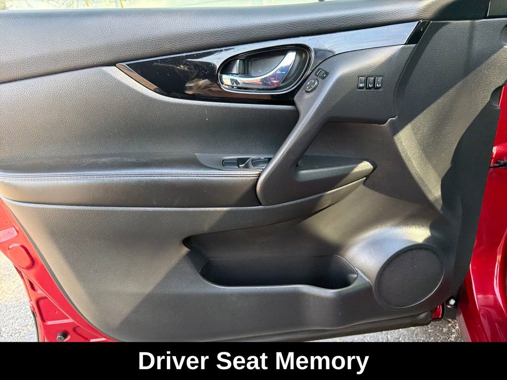 Used 2022 Nissan Rogue Sport SL w/ Premium Package FWD image 12