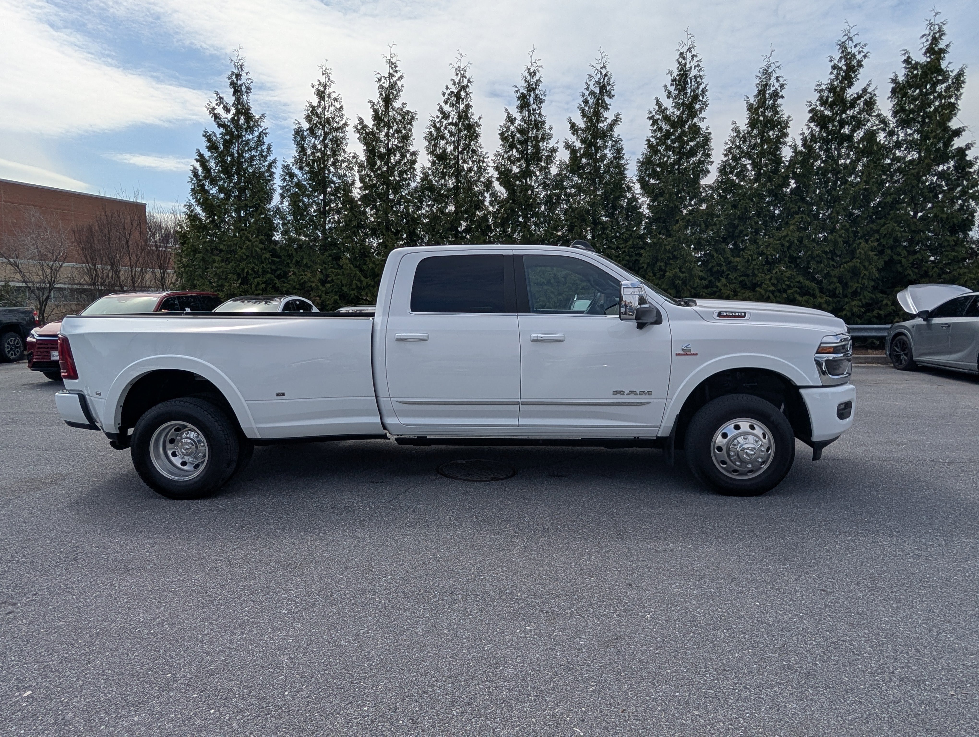 Used 2025 RAM 3500 Limited image 2