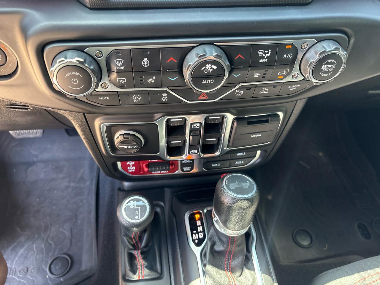 Used 2022 Jeep Wrangler Unlimited Rubicon w/ Steel Bumper Group image 20