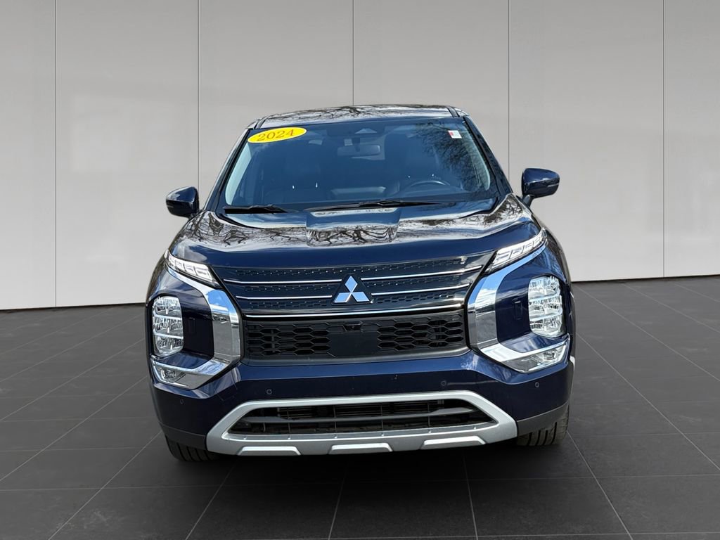 Used 2024 Mitsubishi Outlander SE Black Edition image 8
