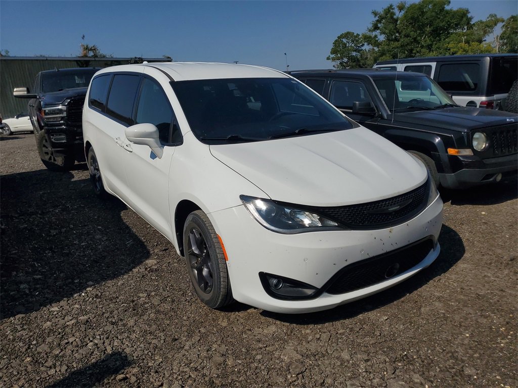 Used 2020 Chrysler Pacifica Touring w/ Advanced Safetytec Group