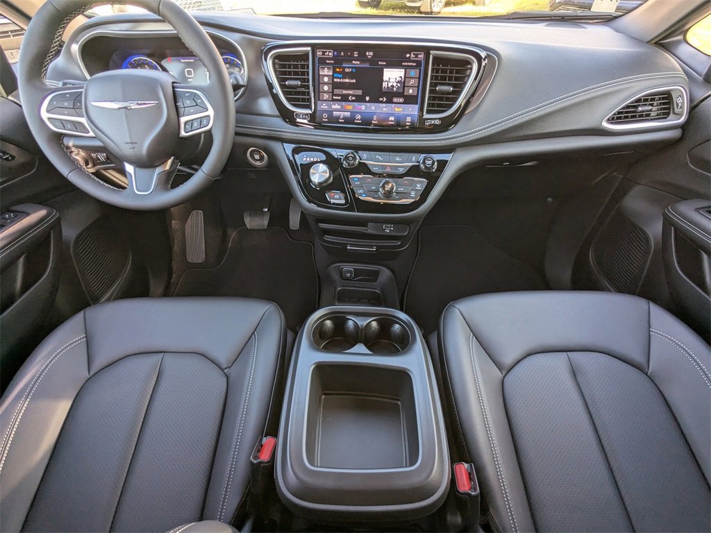 New 2026 Chrysler Pacifica Select image 17