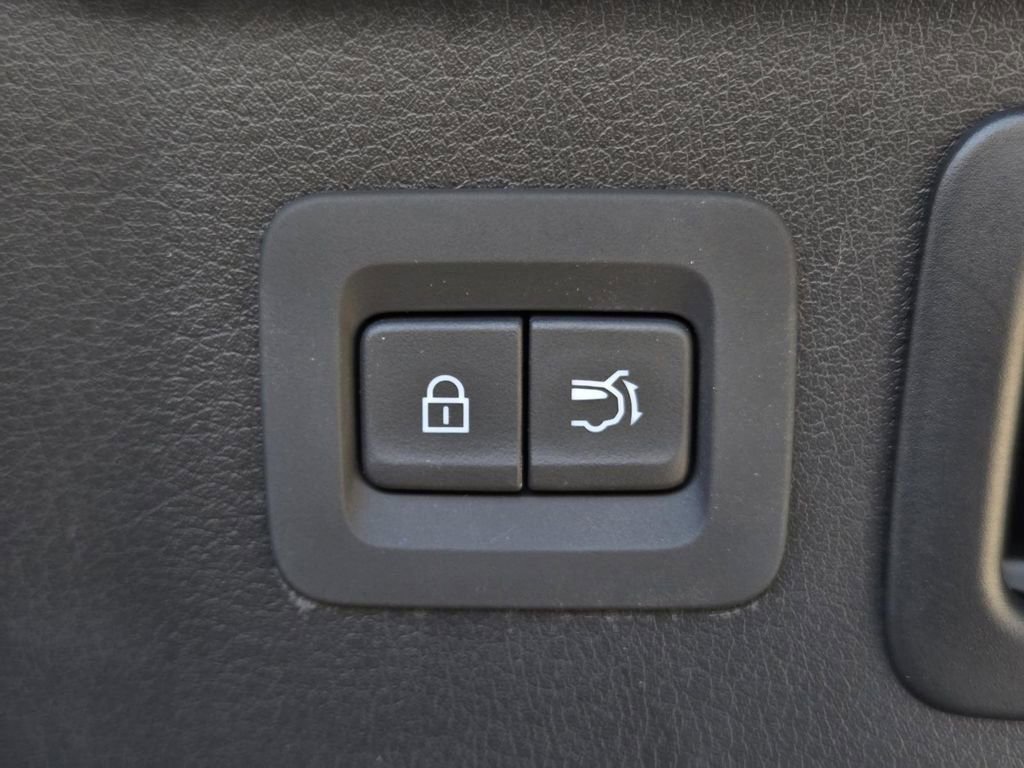 Used 2025 MAZDA CX-70 Plug-In Hybrid w/ Premium Pkg image 13