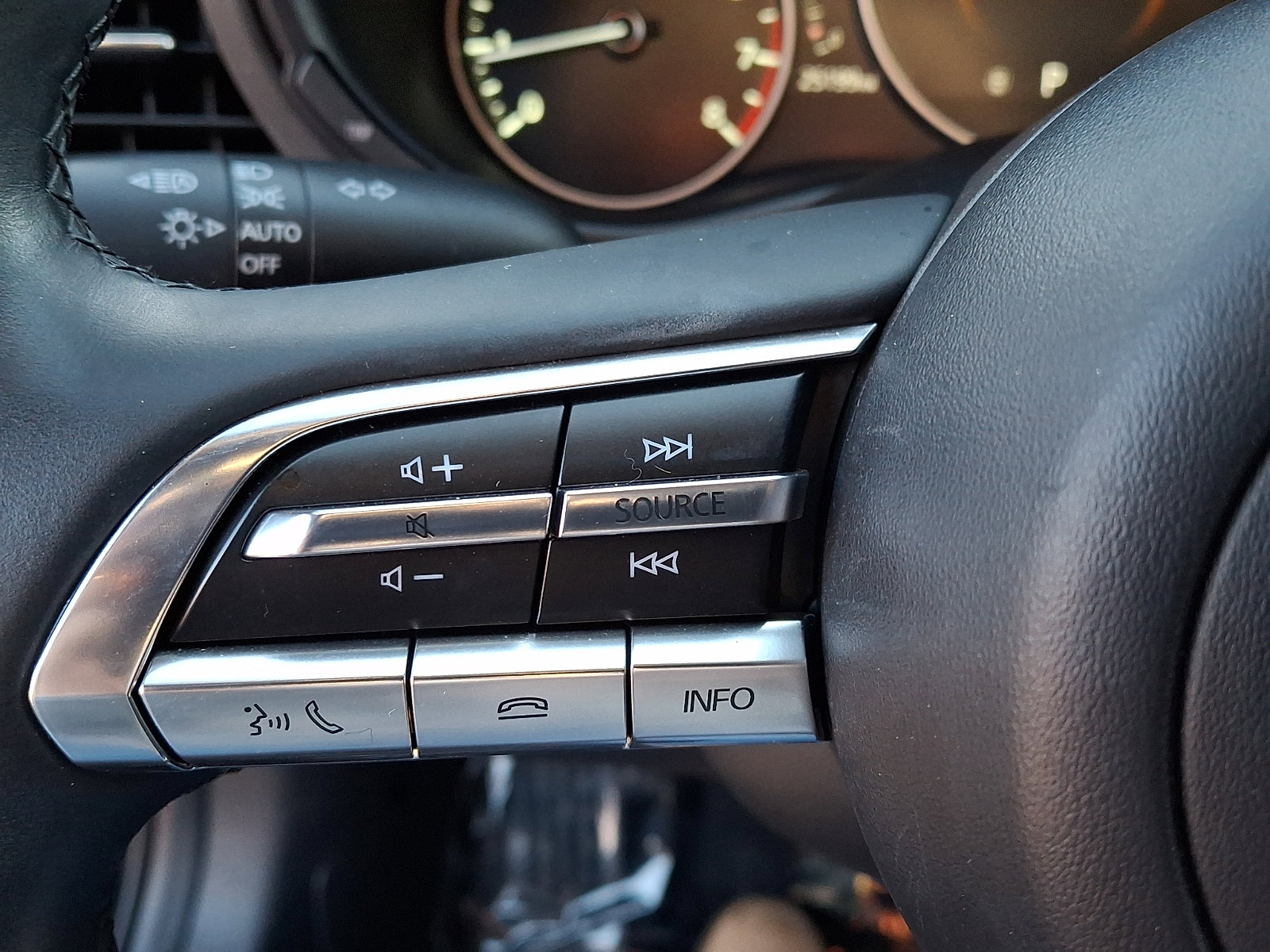 Used 2021 MAZDA MAZDA3 s image 24