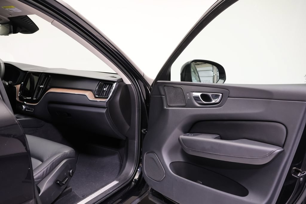 Used 2023 Volvo XC60 B5 Plus w/ Protection Package Premier AWD/4WD image 39