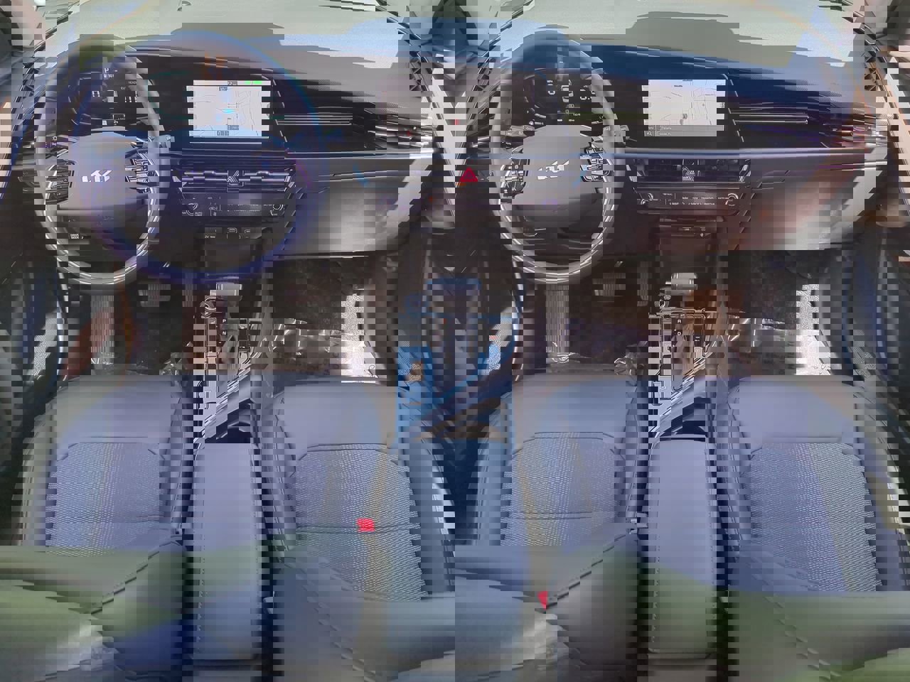 Certified 2024 Kia Niro EX image 15