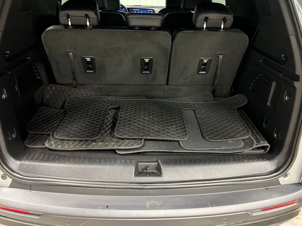 Certified 2024 Chevrolet Traverse LT w/ Midnight/Sport Edition image 12