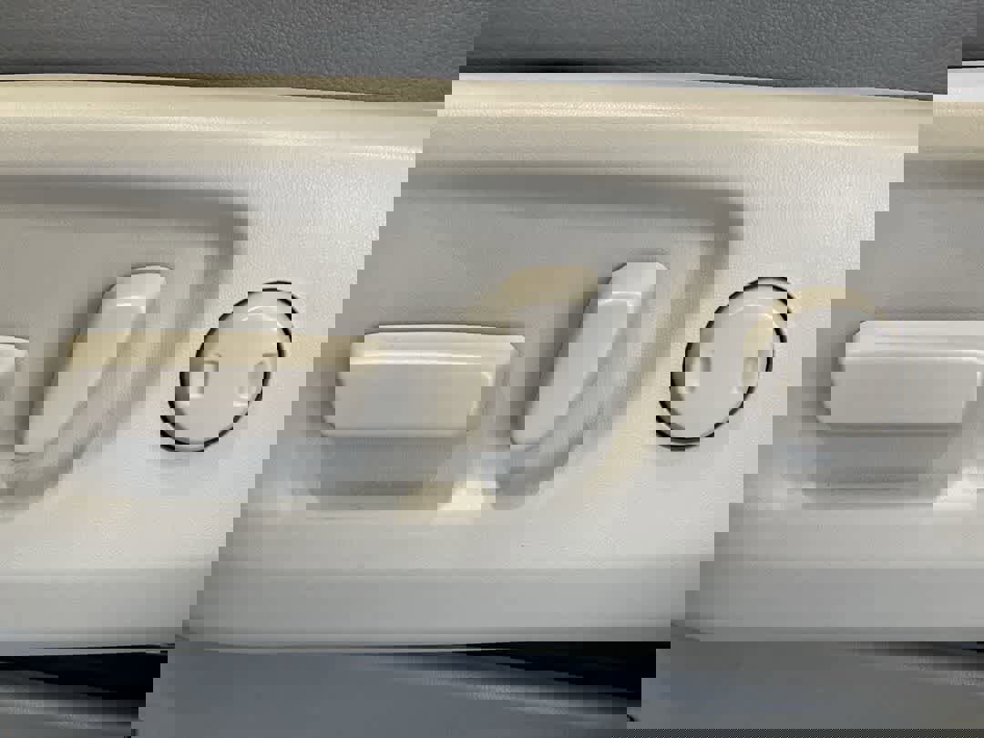 Used 2014 Toyota Sienna Limited image 14