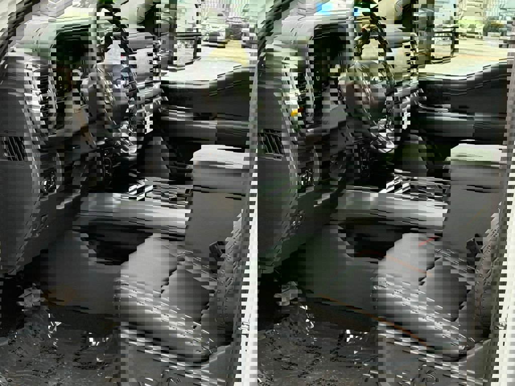 New 2026 Ford F250 Lariat w/ Black Appearance Package image 5