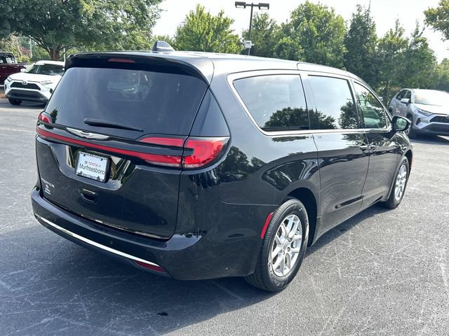 Used 2025 Chrysler Pacifica Select FWD image 4