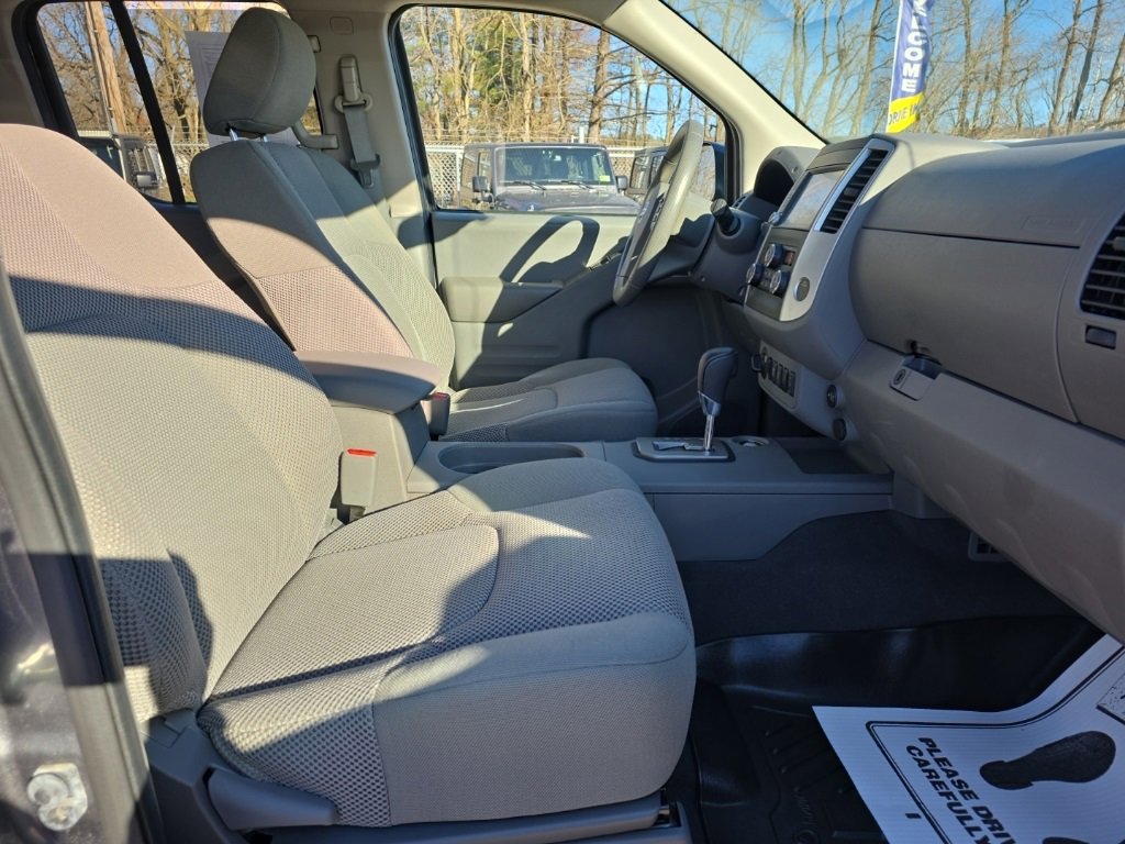 Used 2021 Nissan Frontier SV image 16