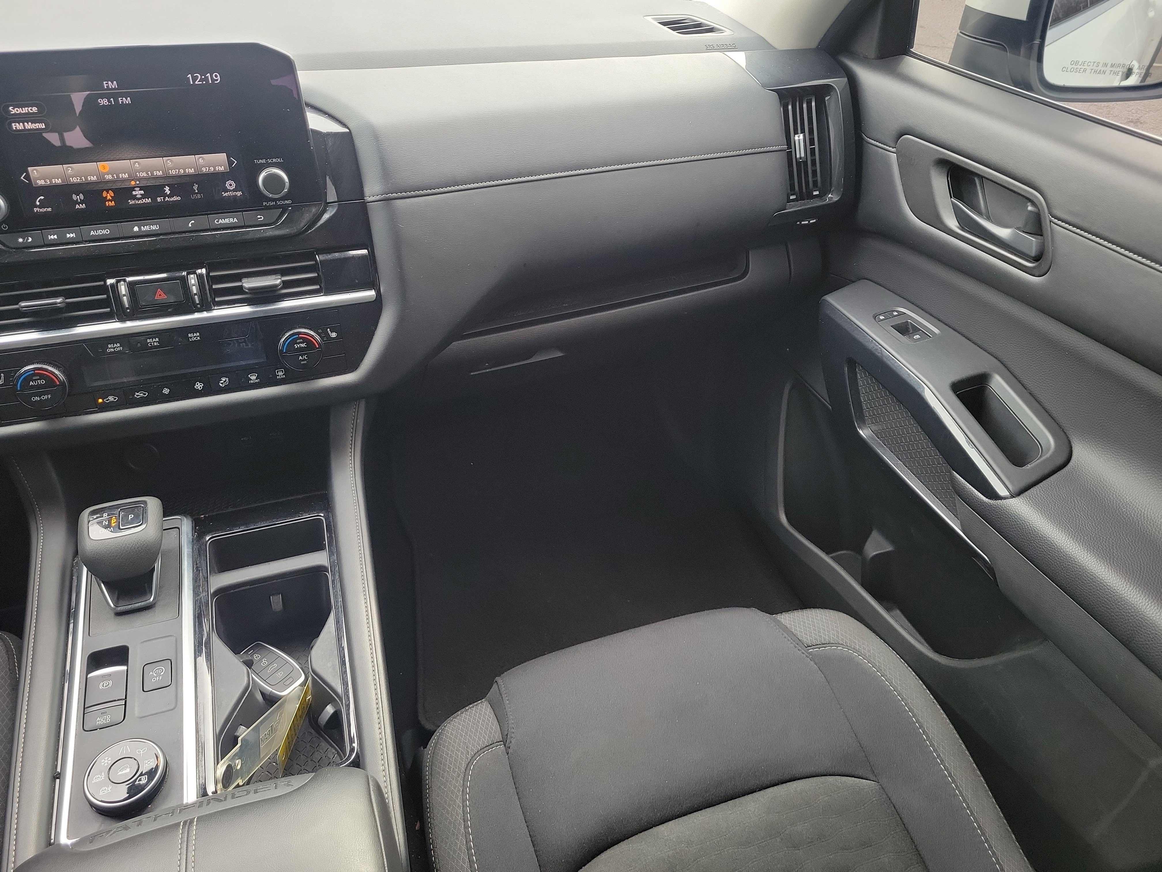 Used 2024 Nissan Pathfinder SV image 13