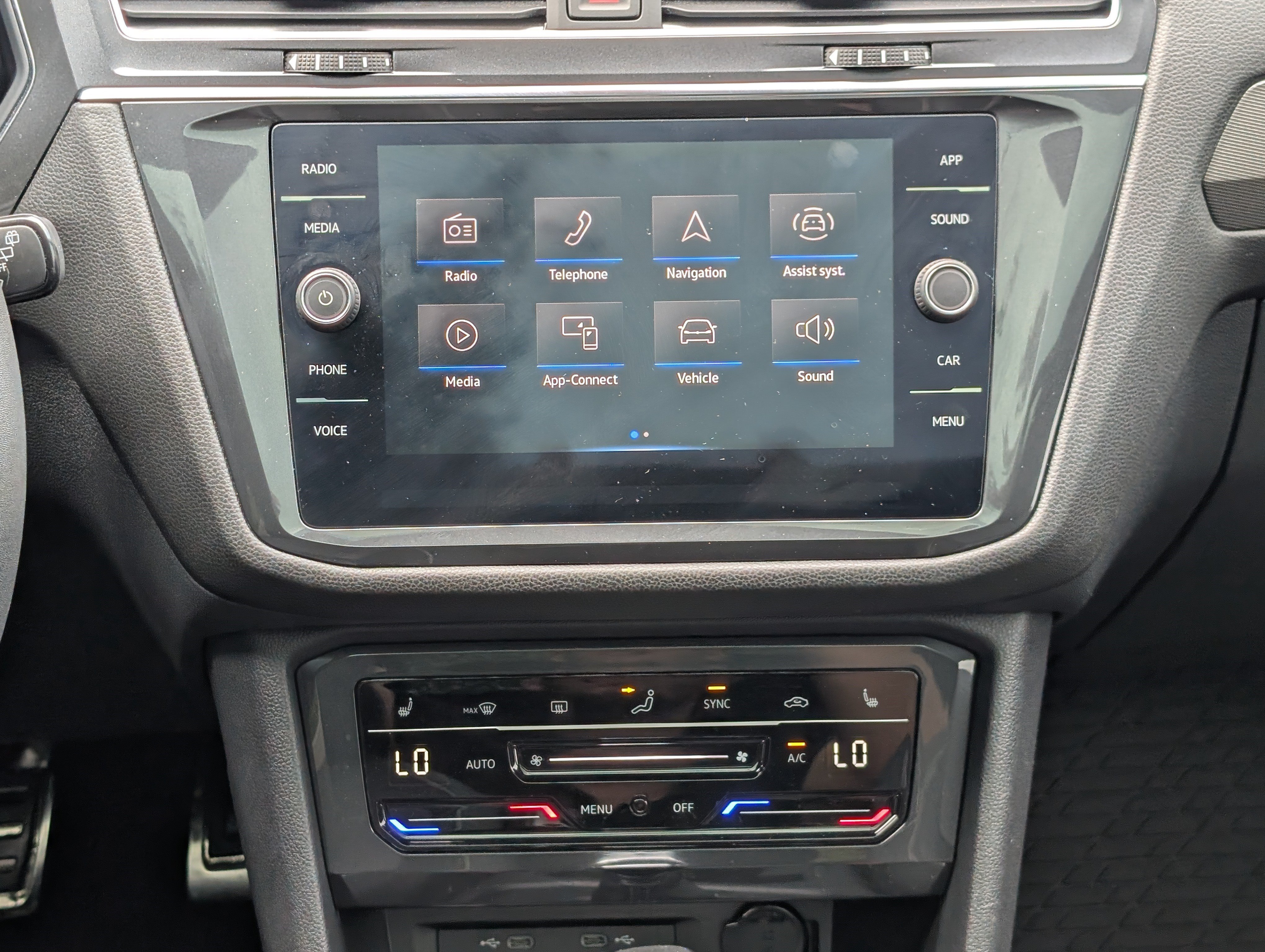Used 2023 Volkswagen Tiguan SE R-Line FWD image 27