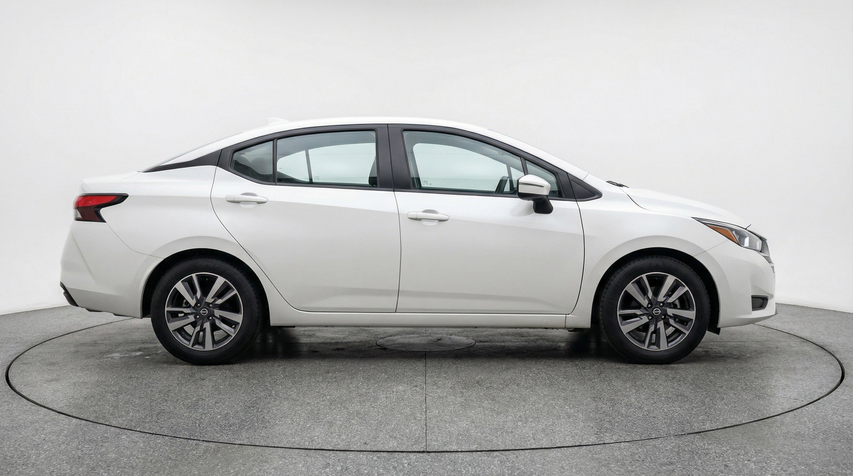 Used 2025 Nissan Versa SV FWD image 11