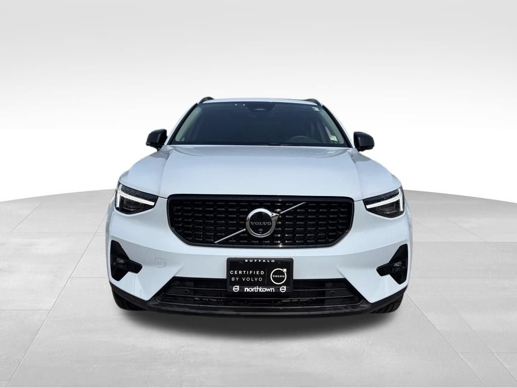 Certified 2026 Volvo XC40 B5 Plus w/ Climate Package AWD/4WD image 5