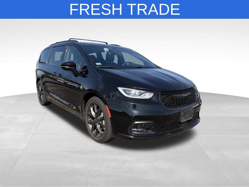 Used 2025 Chrysler Pacifica Limited FWD image 1