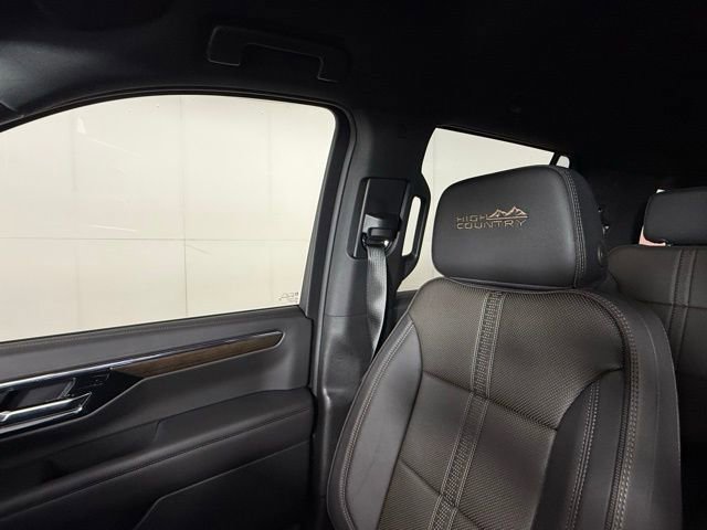 Used 2025 Chevrolet Tahoe High Country image 13