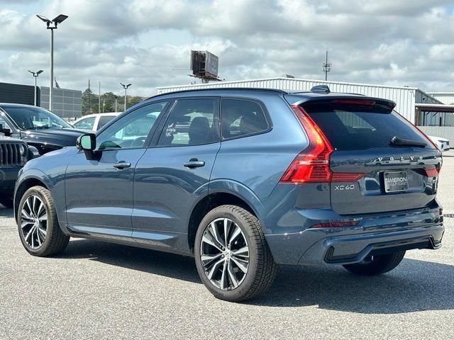 Used 2024 Volvo XC60 B5 Plus image 27