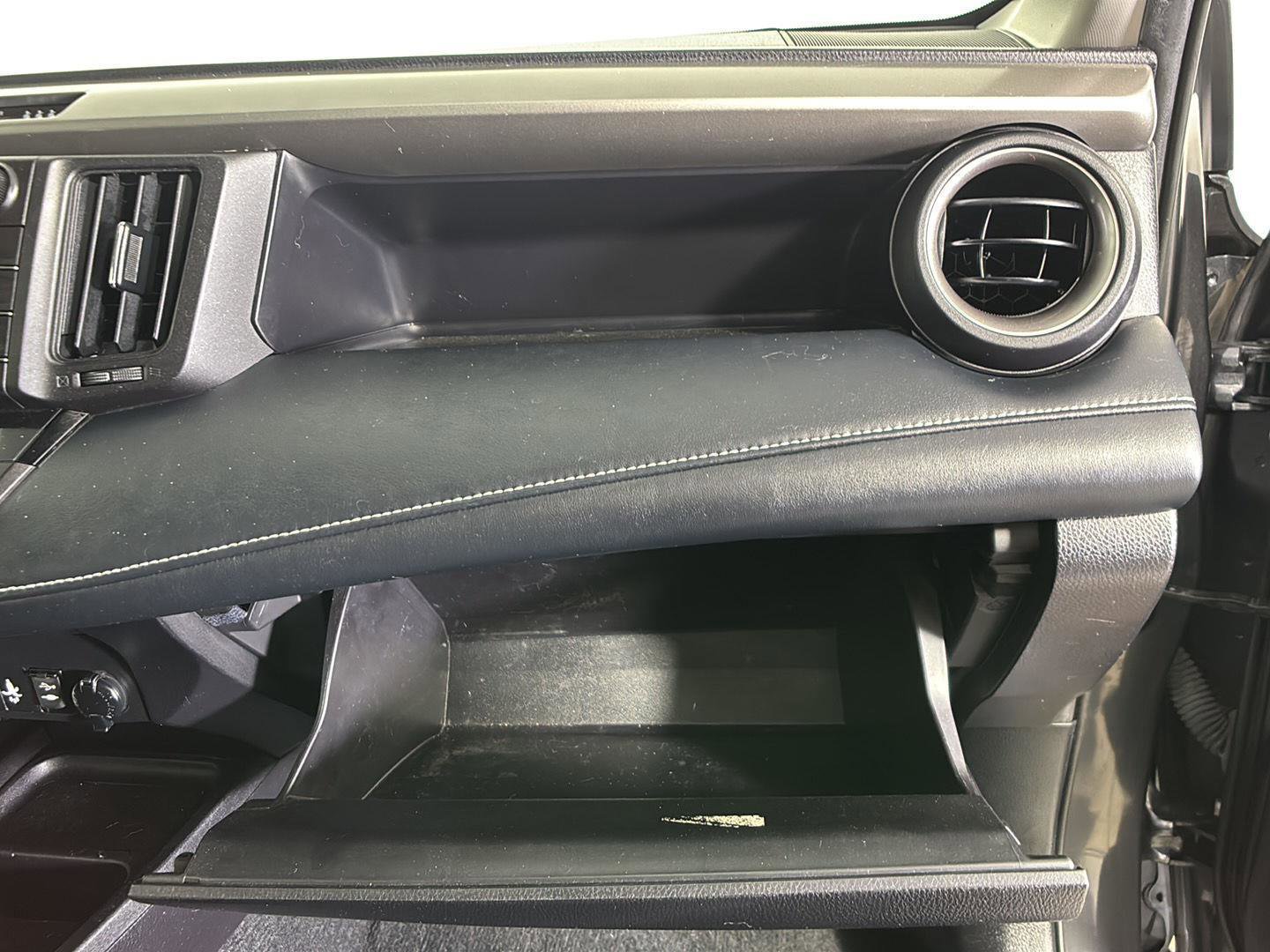 Used 2018 Toyota RAV4 XLE AWD/4WD image 26