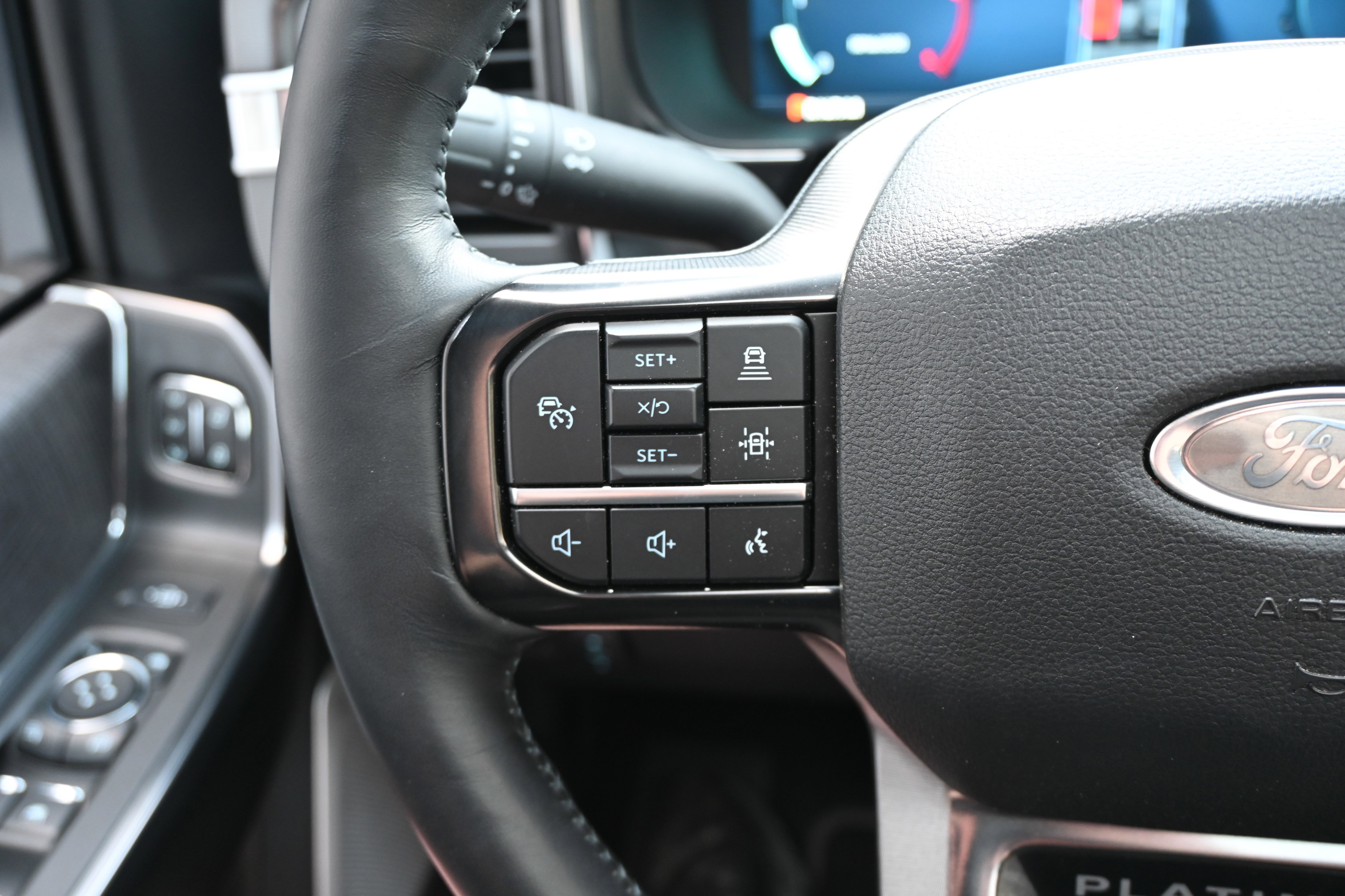 Used 2025 Ford F450 Platinum w/ FX4 Off-Road Package image 18