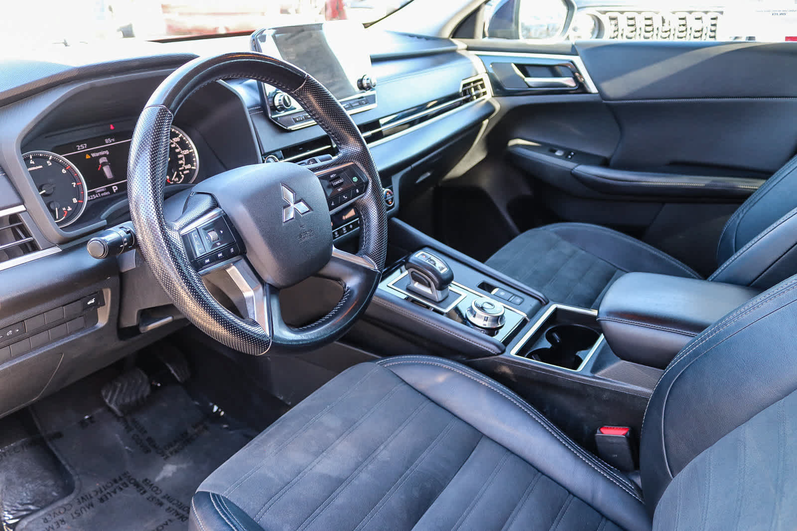 Used 2023 Mitsubishi Outlander SE AWD/4WD image 17