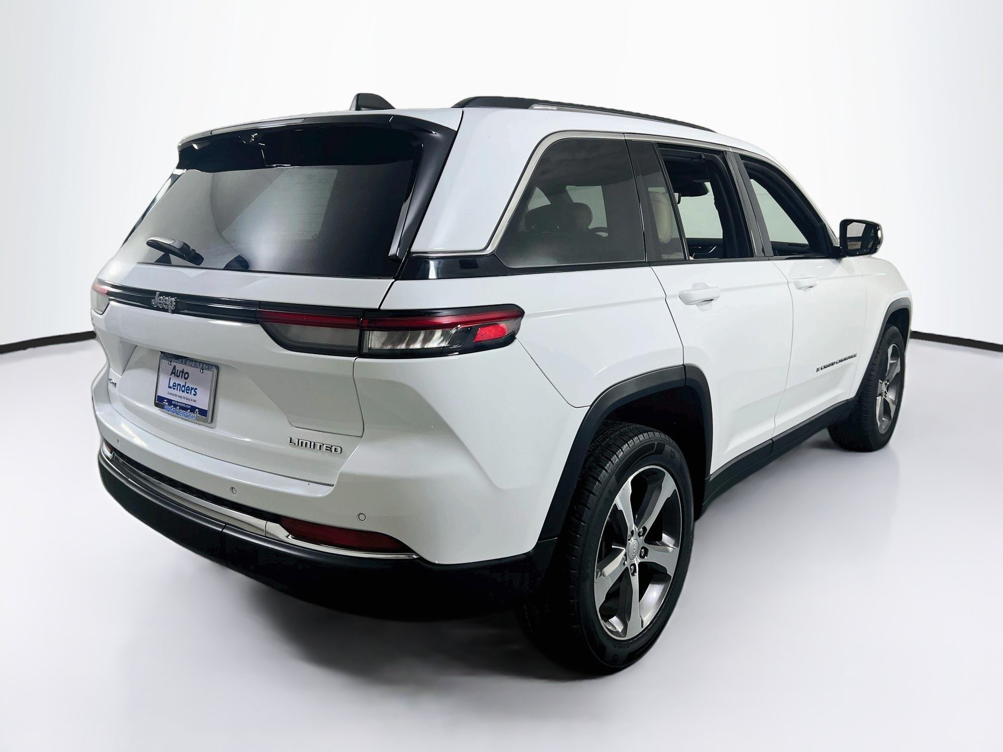 Used 2023 Jeep Grand Cherokee Limited w/ Luxury Tech Group II AWD/4WD image 5