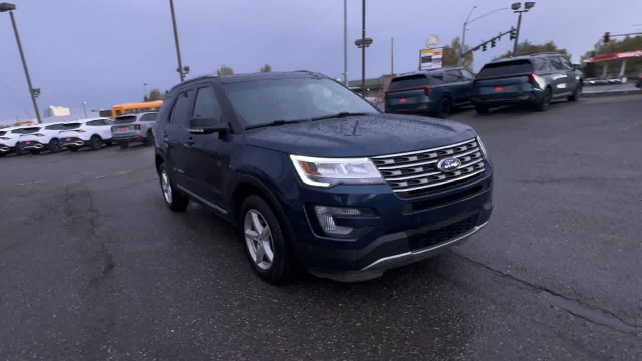 Used 2016 Ford Explorer XLT w/ Equipment Group 202A AWD/4WD image 2