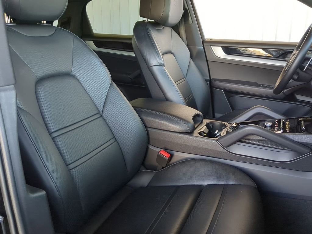 Used 2024 Porsche Cayenne Coupe image 8