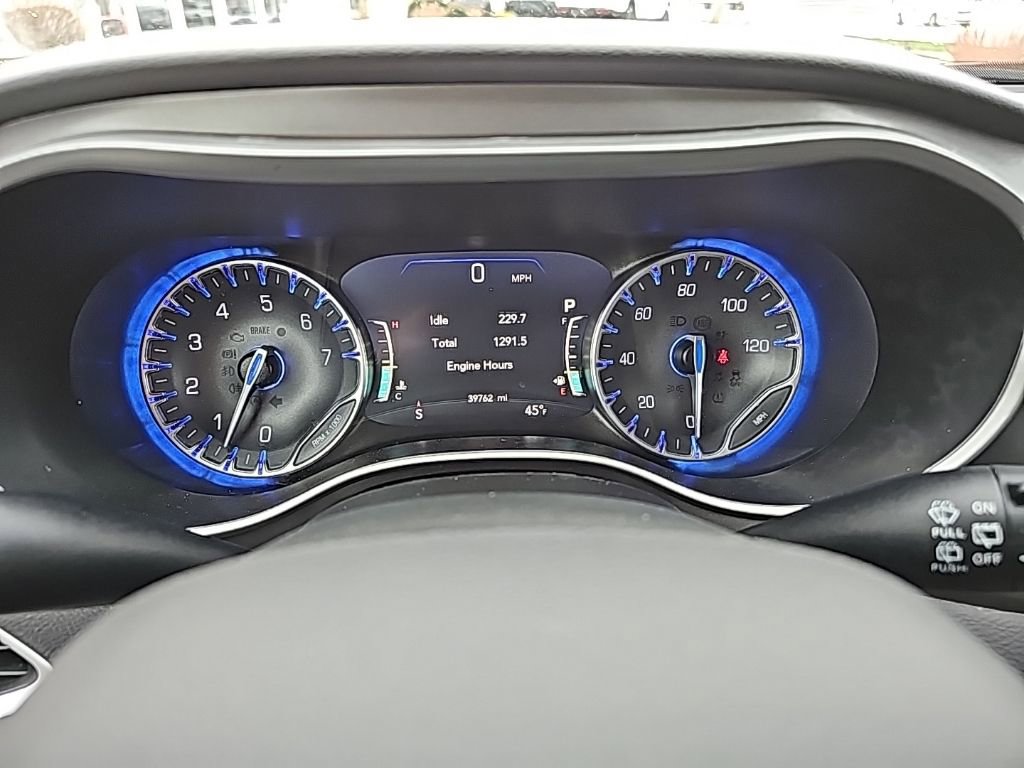 Certified 2024 Chrysler Pacifica Touring-L image 26