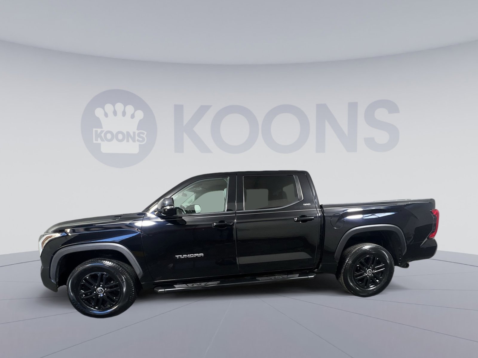 Used 2022 Toyota Tundra SR5 w/ SR5 Premium Package image 2