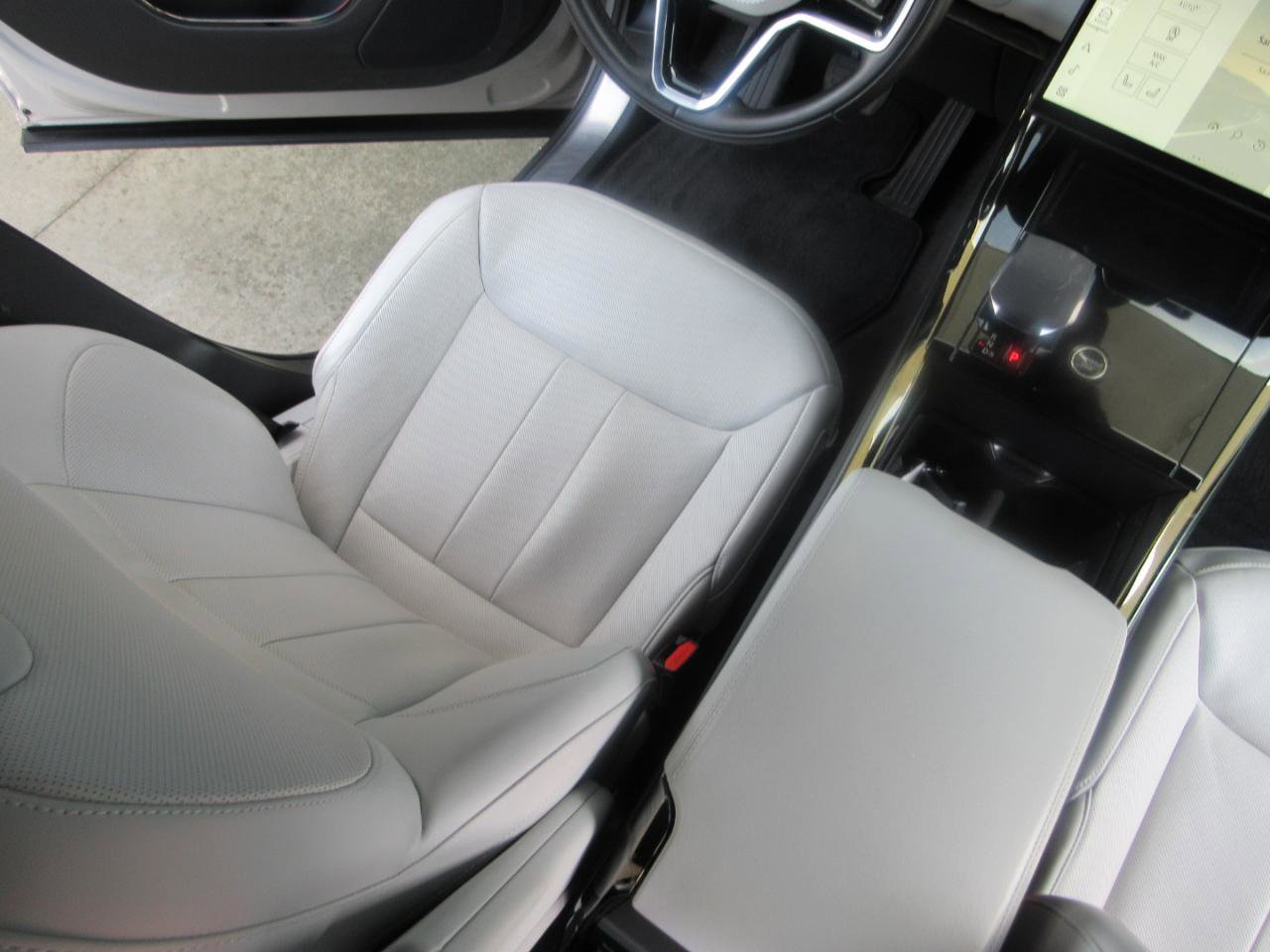 Used 2024 Land Rover Range Rover Sport SE image 14