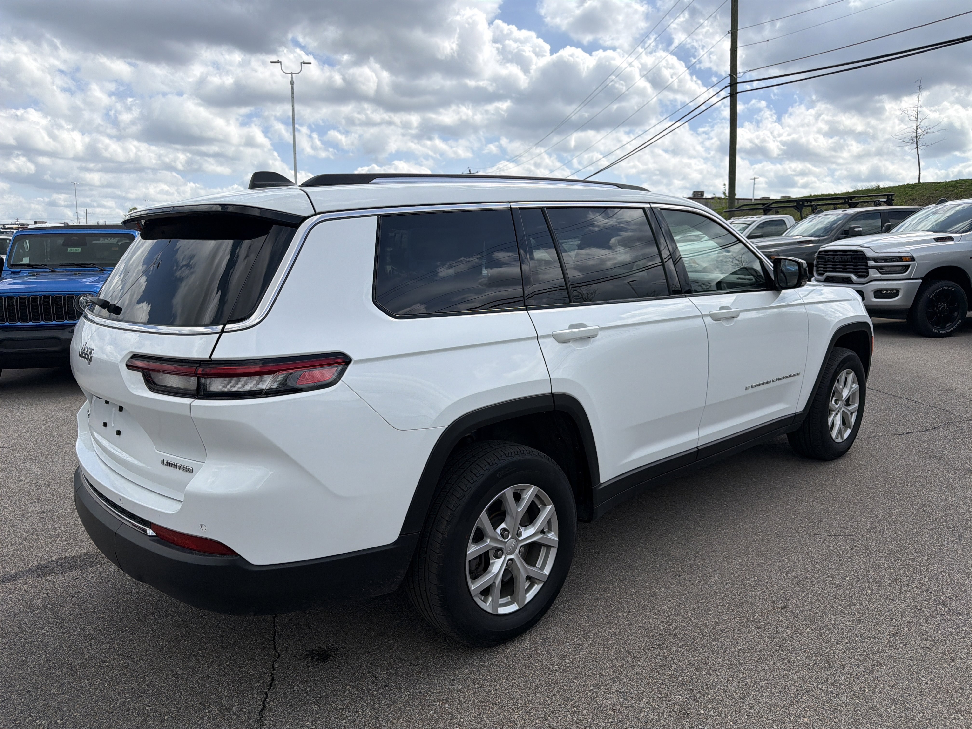 Used 2023 Jeep Grand Cherokee L Limited image 11