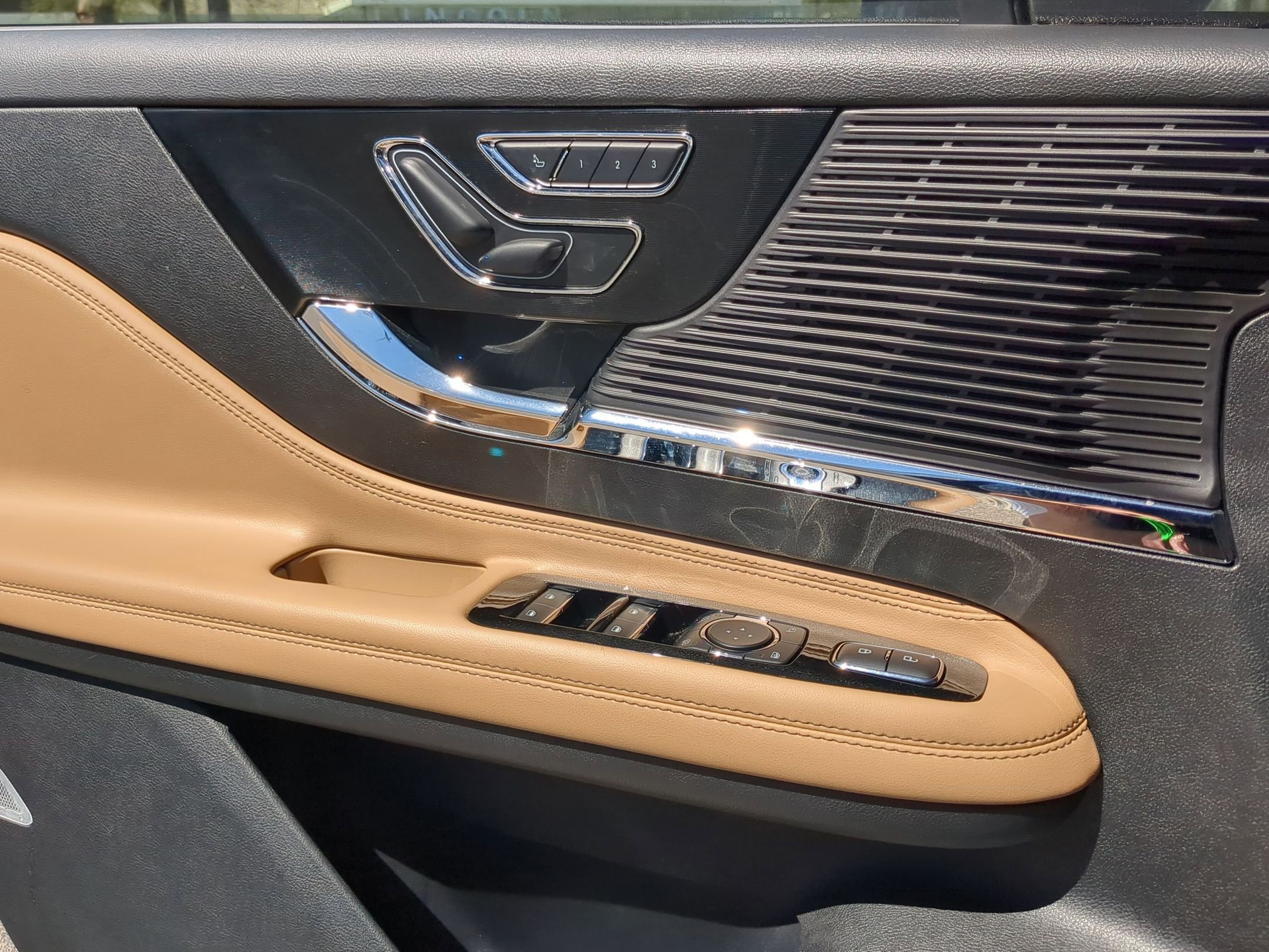 Used 2022 Lincoln Corsair Reserve w/ Elements Package image 12