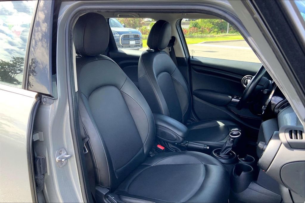 Used 2018 MINI Cooper 4-Door Hardtop image 6