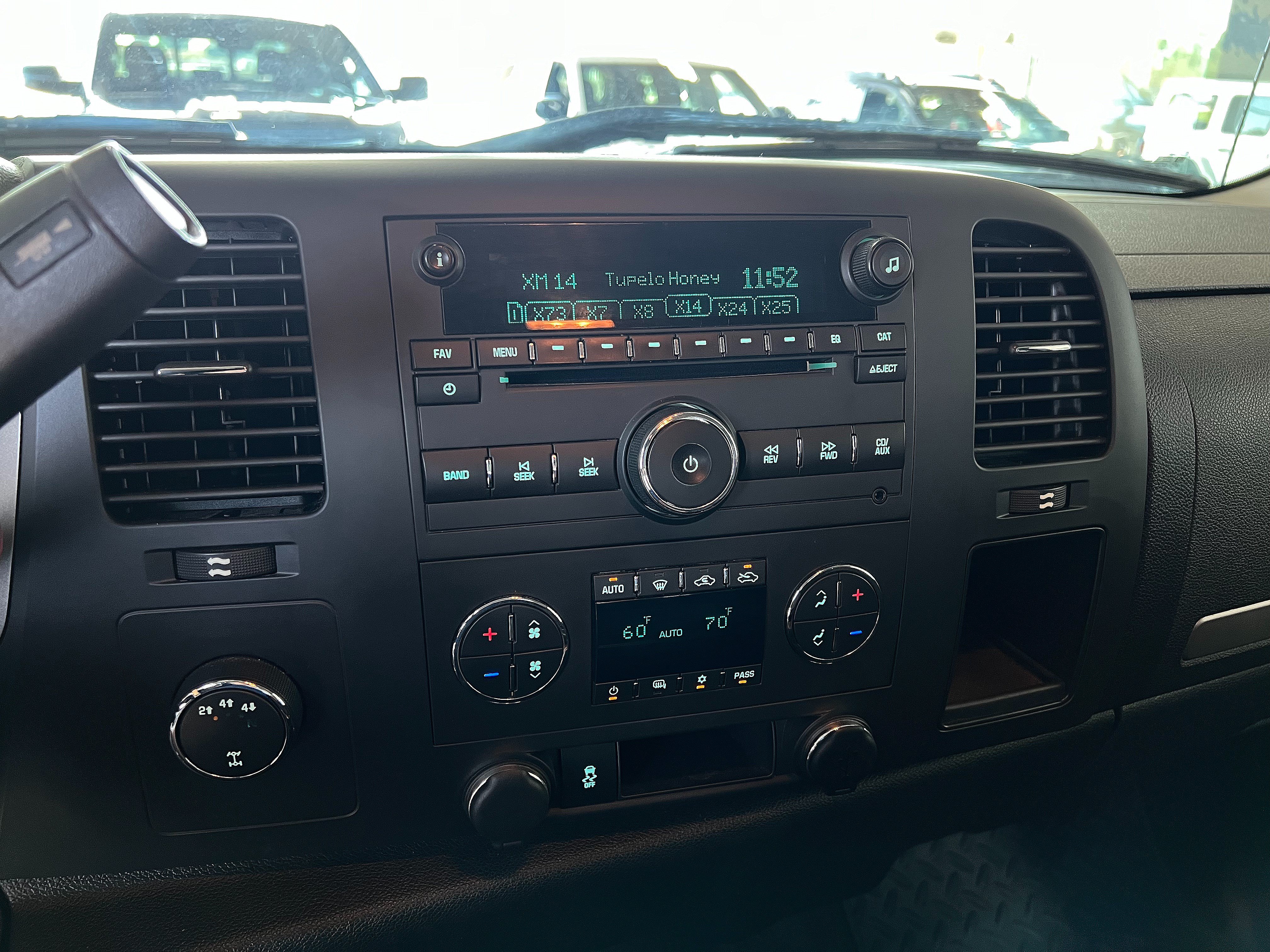 Used 2011 Chevrolet Silverado 2500 LT w/ Interior Plus Package AWD/4WD image 15