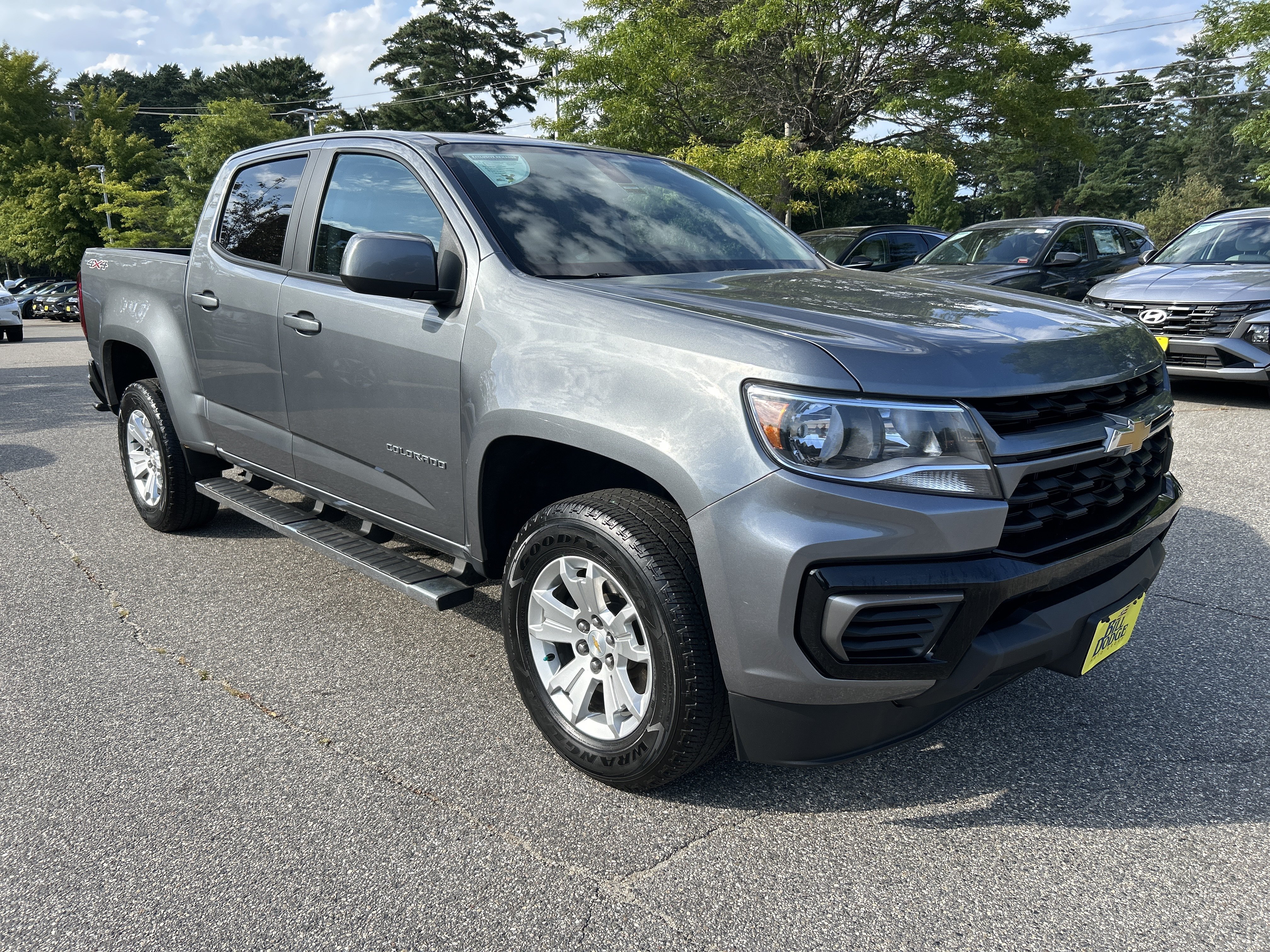 Used 2022 Chevrolet Colorado LT AWD/4WD image 3