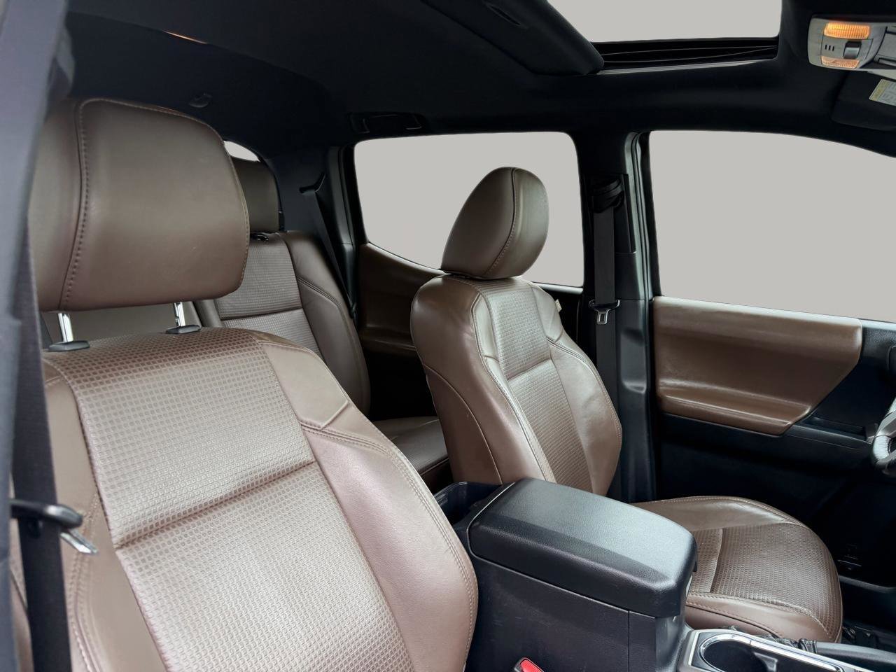 Used 2017 Toyota Tacoma Limited w/ Tow Package image 30